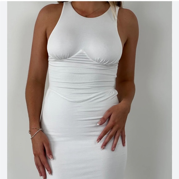 White Bodycon Midi Dress with Sweetheart Neckline - Picture 1 of 3